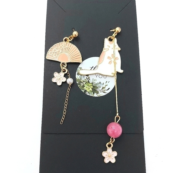 Cat And Fan Mixed-Matched Enamel Earrings - Picture 2 of 3